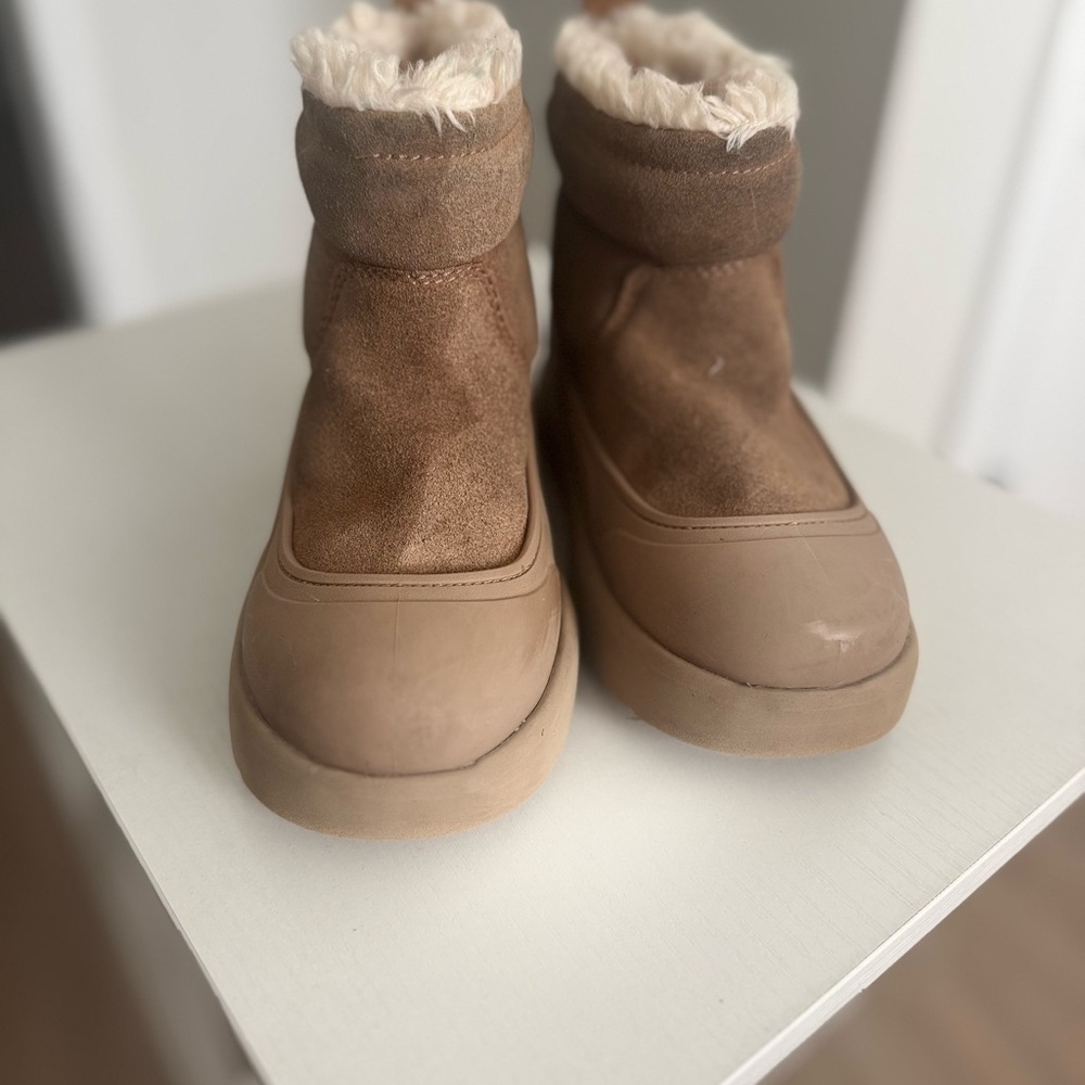 UGG Tan weather hybrid Kids Boots